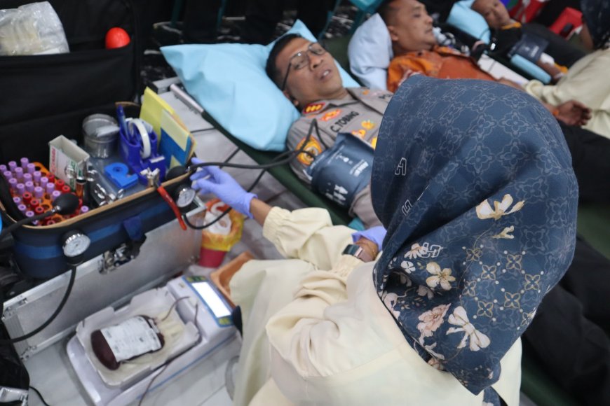 Donor Darah Massal Meriahkan Rangkaian Hari Bhayangkara ke-80